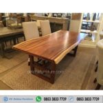 Meja Kayu Besar Natural Edge