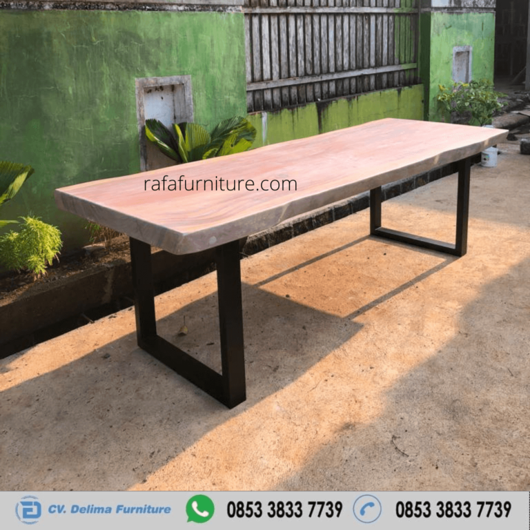 Meja Makan Solid Besar Antik