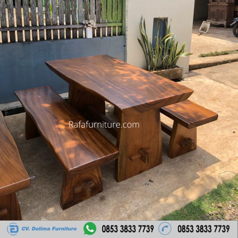 Meja Makan dengan Kursi Utuh